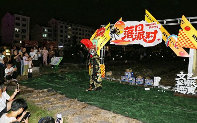台州横街：文艺轻骑兵“驻演” 文旅融合点亮乡村夜经济