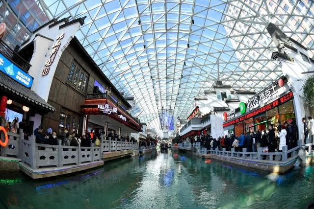 在银川坐乌篷船、看沉浸演艺！砂之船（银川）奥莱江南水街今日开街