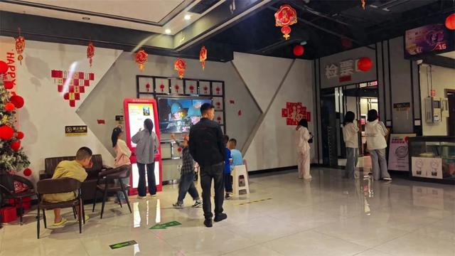 贞丰：“双节”同庆燃动消费