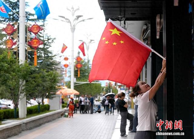 西藏自治区成立60周年庆祝活动临近 拉萨氛围浓