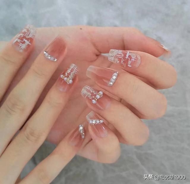 奥特曼美甲图案（谁会因为男人喜欢去做美甲呢）