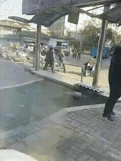 老人被城管推翻后续！老人已死	，其单位受牵连，警方通报: 已刑拘