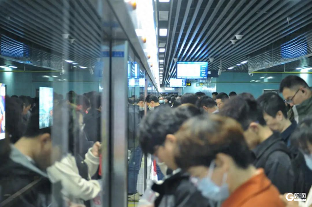 俩月载客405万人次！青岛蓝谷快线满载城乡温情与美好