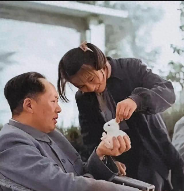 伍绍祖回忆中南海趣事：妈妈养鸭，我们抓鱼，毛主席宣布晚上会餐