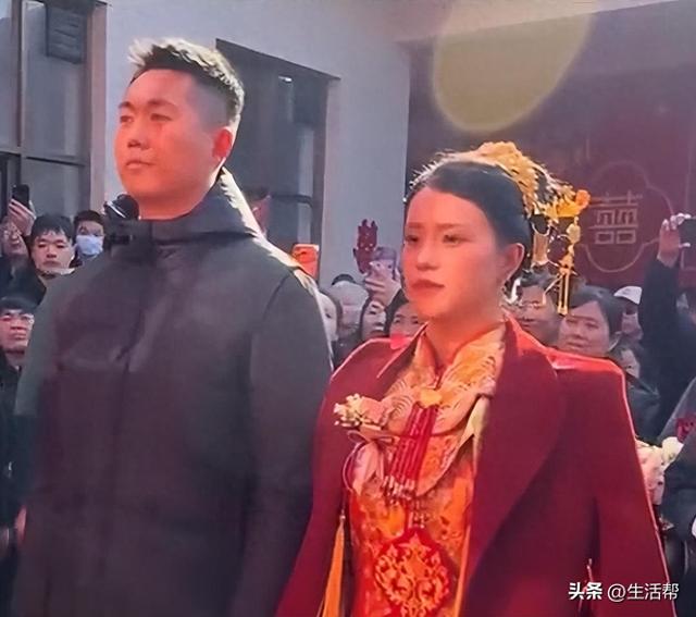 天安门原升旗手张自轩分享结婚喜讯	，曾12年间升旗7000余次零失误