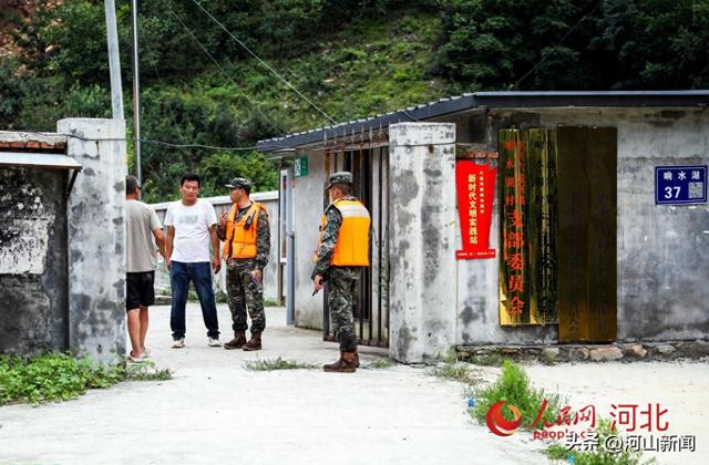 人民直击｜两条腿，蹚出一条“生命之路”