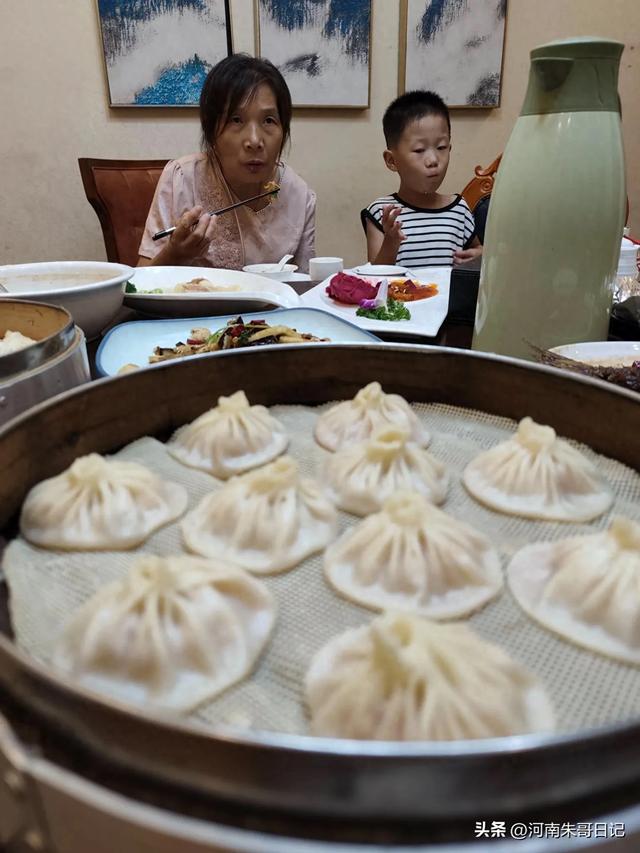 兄妹7人旅游的故事笫二集《用河南豫菜招待4个妹妹和一个兄弟》