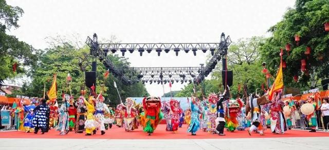 泉州宋江阵新升级——簪花侠士2.0！相约丰泽场，打卡“非遗盛宴+滨海浪漫”