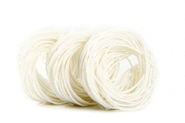 鞋垫藏细线被罚退赛！这根“小物件”竟是野外生存的“救命神器”