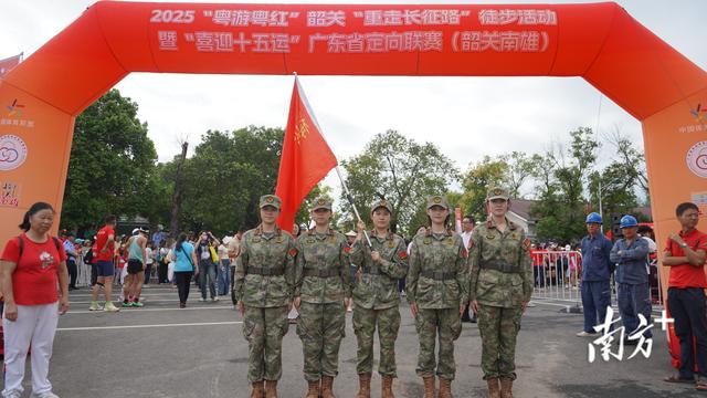 韶关市南雄市：迷彩践初心 徒步传精神