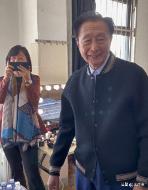 86岁宋世雄现状：定居北京老到认不出，托举儿女成才后却都在国外