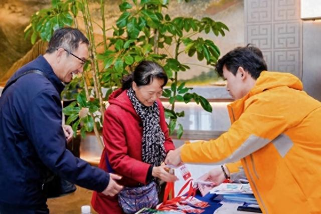 “雄关漫道 红色贵州之旅”首批游客走进遵义