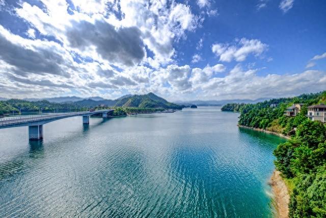 惊人发现两性关系中，60岁与异性靠近，根本不是桃花运，而是这个