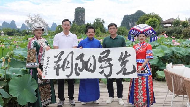 古村落研究绘画代表人物李堯治来阳朔调研文旅发展