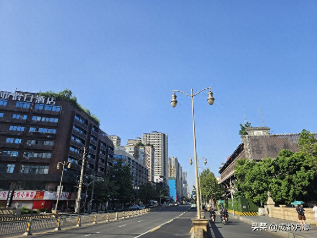 来来来！看哈成都一环路有哪些文化IP →
