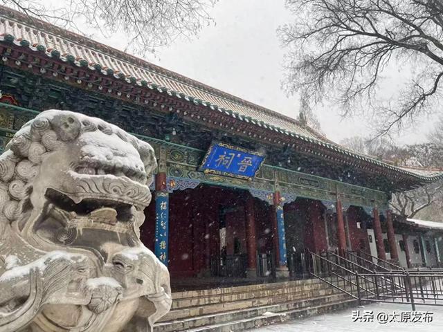 太原初雪至 晋祠园林中心美成水墨画