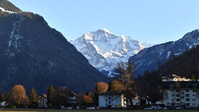 行走世界｜错过少女峰，好在窗外有瑞士最美山坡