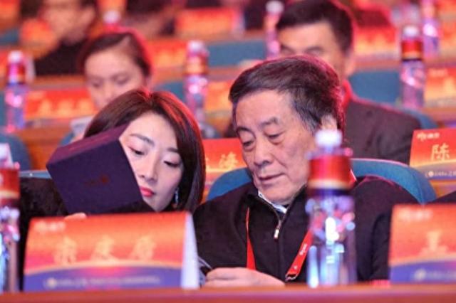 难怪宗馥莉沉得住气，律师战绩显赫，仨底牌未出，宗老算盘恐落空