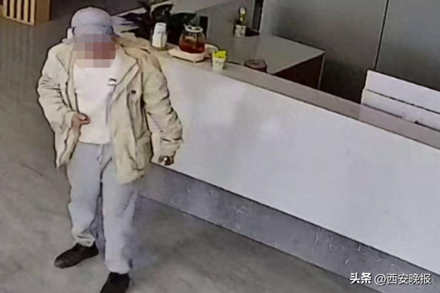 36岁男子自驾青海弃车失联两个多月，行车记录仪画面曝光：陌生人用被单遮挡镜头；手机信号有过两次短暂闪烁