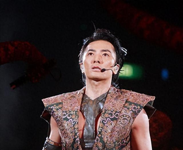 没想到，高市早苗涉华言论没完，58岁郑伊健因一个举动口碑暴涨