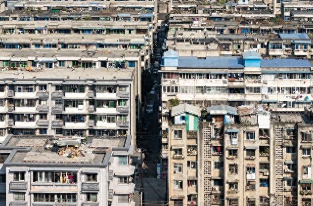 老旧小区要大变样！中央发话：先修水管再拆高楼！