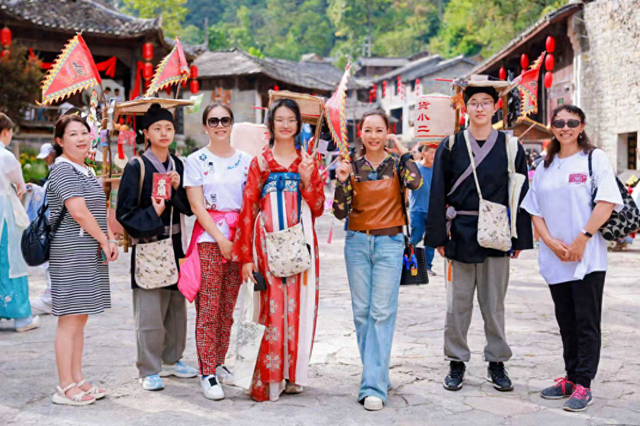 贵旅“年度精彩瞬间”丨六百年古屯“潮”起来