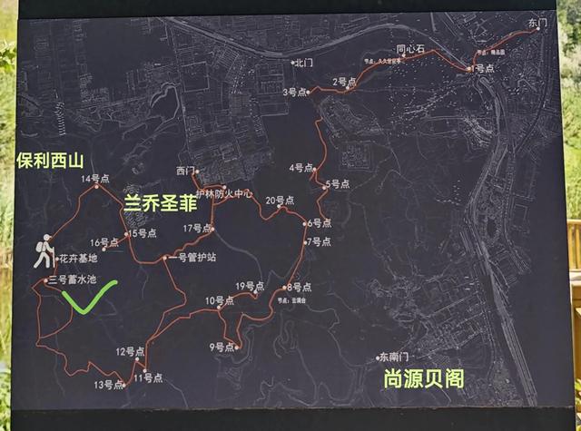 乌市雅山西边有个三号蓄水池，沿着登山步道过去，那里悠然见雅山