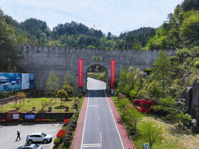 公路唤醒青山 风景变“丰景”——上饶广丰探索路旅融合赋能乡村