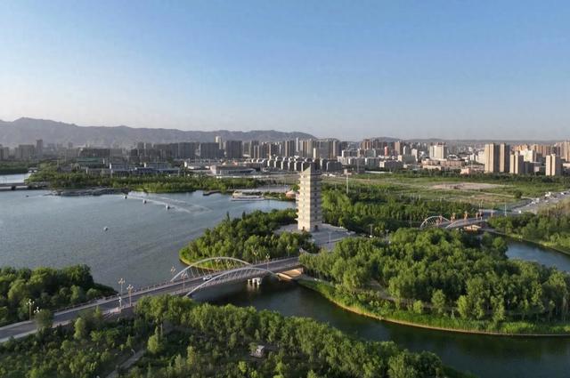 山西的有座低调避暑城市，号称“无扇之城”，来了就不想走
