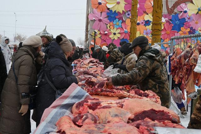 “伊德喜”冬储肉大集巴彦塔拉达斡尔民族乡专场启幕 冰雪草原燃动文旅热潮