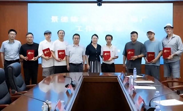 从“瓷都地宝”到“文旅推介官”：民进会员李志清持证上岗