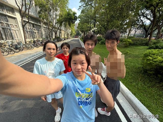 热搜第一！全红婵练瘦了，分享健身日合照，满脸大汗衣服都湿透了