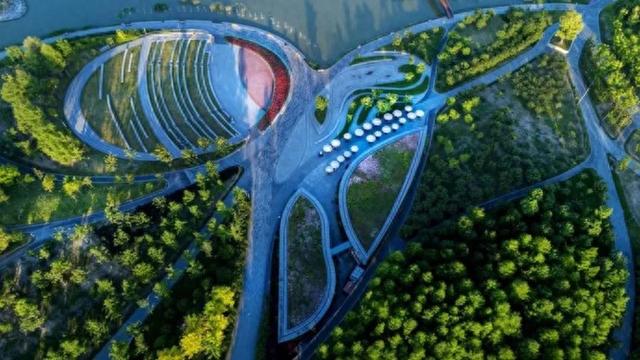 一条地铁线串起五座公园，这份 “一键直达” 的清凉攻略请收好→