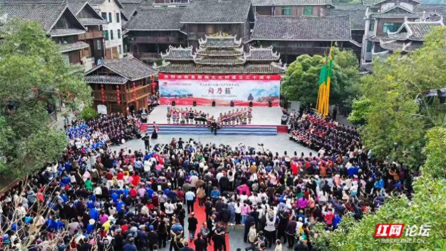 【每日一图@湖南】在通道皇都侗文化村，遇见最炫民族风村庆