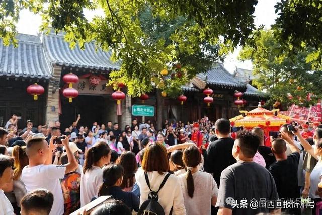忻州古城国庆假期前三日日均客流量突破11.8万人次