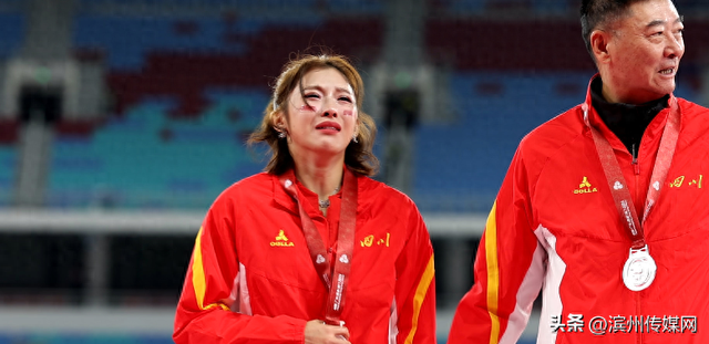 吴艳妮回应摘银后落泪：我哭咋了，人都是有情绪的生物；回应被“黑”：不会因评论而哭，你们每天真那么闲吗