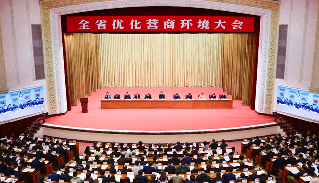 优化营商环境书记谈（坚决整治8个方面突出问题省委书记许昆林优化营商环境是最紧迫的战略任务）