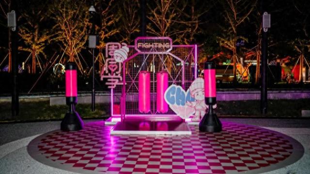 “周同学”演艺航班点亮苏河夜景，半马苏河公园打造一站式音乐之旅