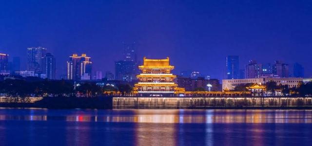 杜甫江阁亮灯时间调整公告