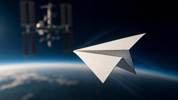 从国际空间站扔出一个纸飞机会发生什么？国外测试了