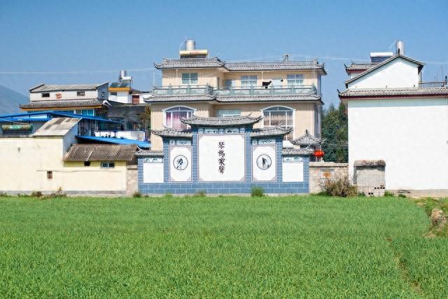 村里的一个老光棍，今年都五十五岁了，到目前已有存款六十万元了