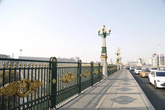 爆火影视剧都在哈铁老建筑取景?快来打卡猜剧名!