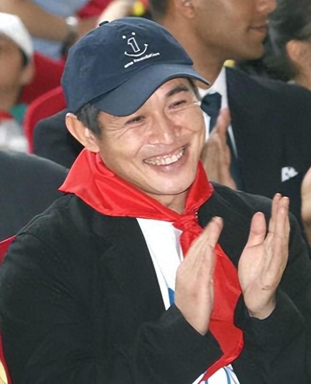 李连杰手术3天后，恶心的一幕发生了，千万保命珠反引来网友群嘲