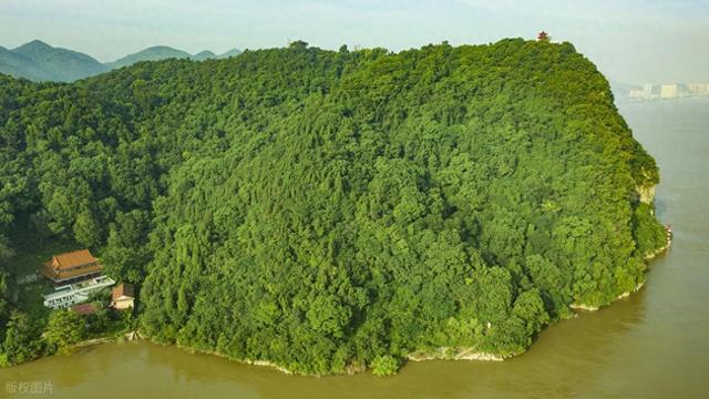 看到壮美景色，他并不觉得兴奋