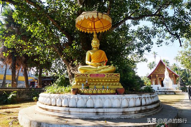 搭乘高铁去老挝，老挝旅行日记：琅勃拉邦（阿汉寺、迈佛寺）