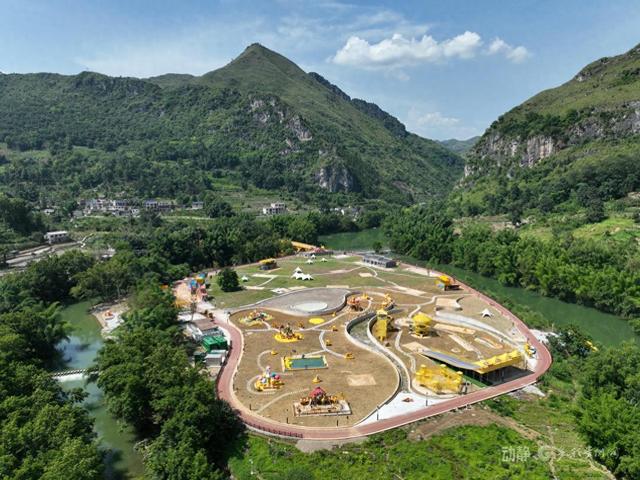 探访贵州“清凉”新地标 ，黄果树×B.Duck国际IP漂流乐园