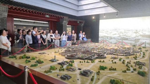 玉泉区举办"珍视历史街区 传承城市不朽文脉"主题宣传活动