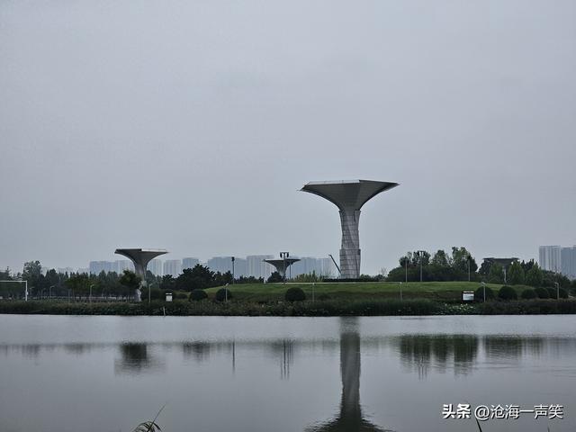 梅湖公园魅力，幽静的湖水，蜿蜒的小路，悠闲的人群，静静的河面