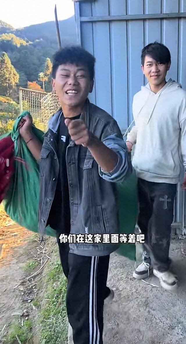 五菱生死之旅：爆缸+无人区，只为赛里木湖一面