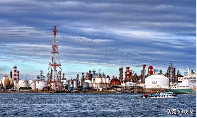 西方制裁重创！俄石油巨头陷绝境，全球大油田要停摆？